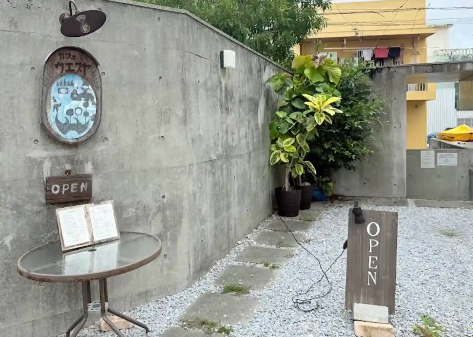 カフェウエスヤ