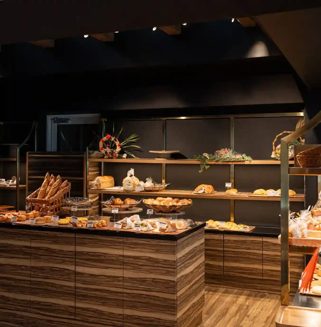 ベーカリー＆カフェ 南西の風