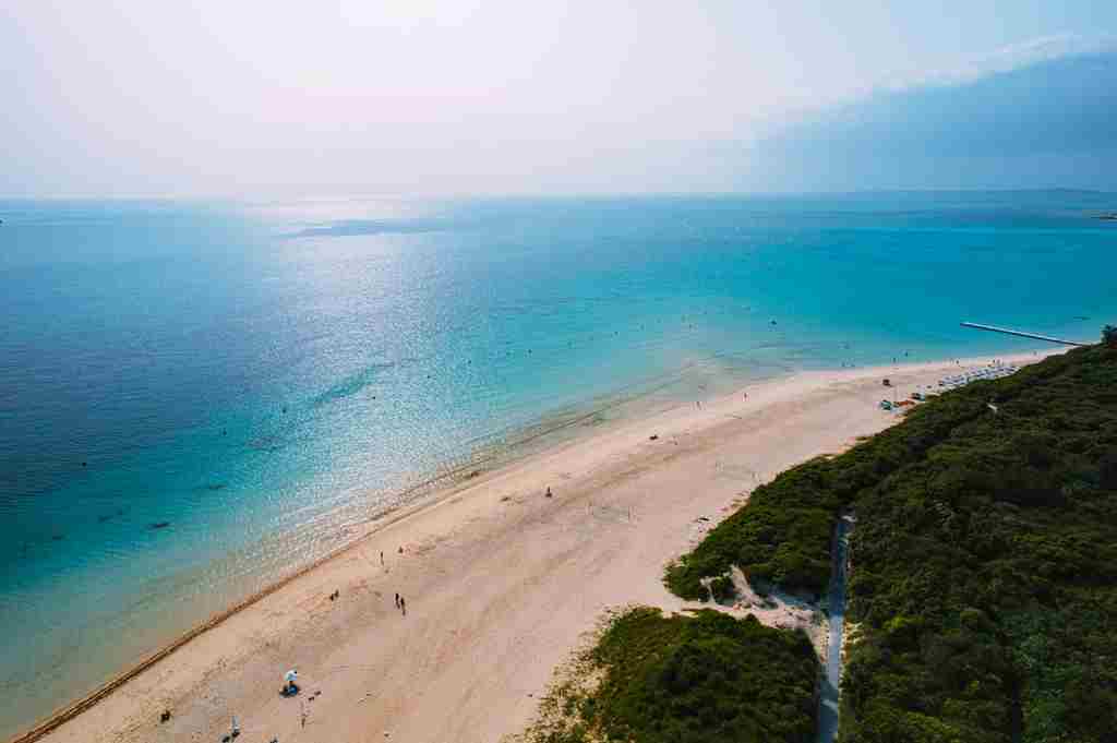 沖縄の綺麗なビーチの画像