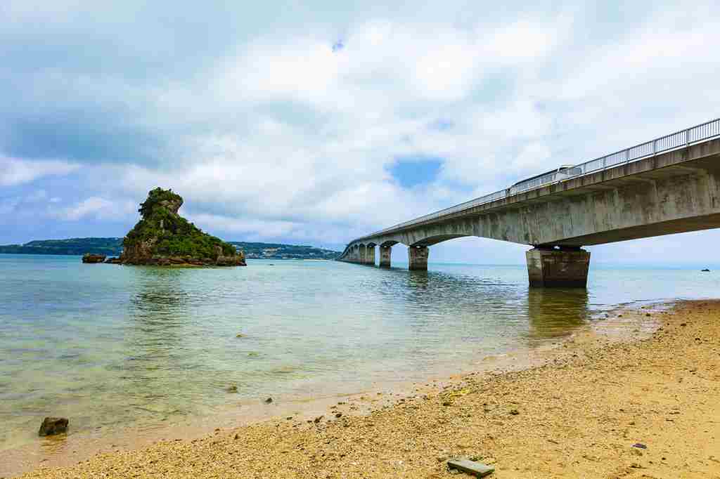 沖縄らしい橋の画像