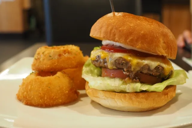 ダグズ・バーガー 宮古島本店